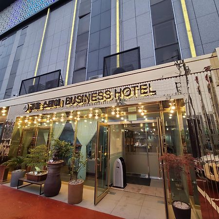 Laum Stay Business Hotel Iksan Экстерьер фото