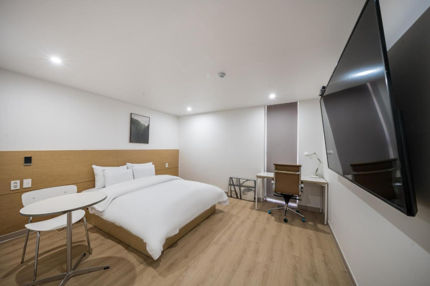 Laum Stay Business Hotel Iksan Экстерьер фото