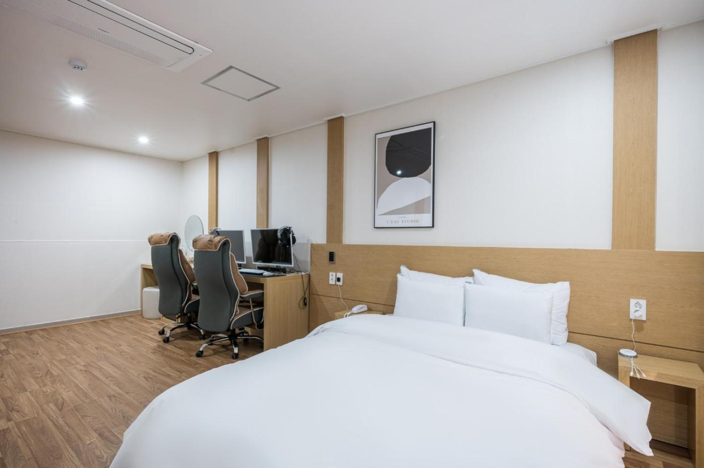 Laum Stay Business Hotel Iksan Экстерьер фото